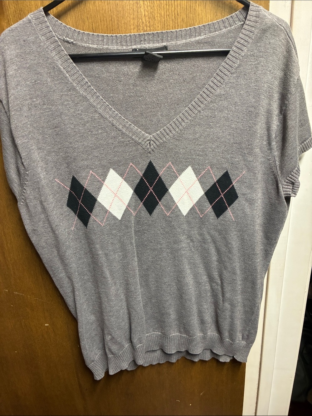 New York & Company Gray Argyle V-Neck Short Sleeve Sweater